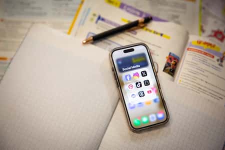 EMB MARTEDÌ 00 01 Studio rivela che i divieti di smartphone a scuola sono inefficaci e troppo semplicistici