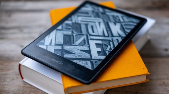 5 Raisons Pour Lesquelles Lire Sur Un Kindle Bat Encore Votre Smartphone