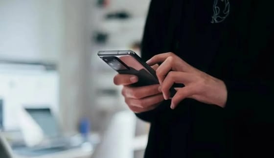 De recortes de aranceles a la manufactura local: por qué el Presupuesto 2026 podría reducir significativamente el costo de los smartphones
