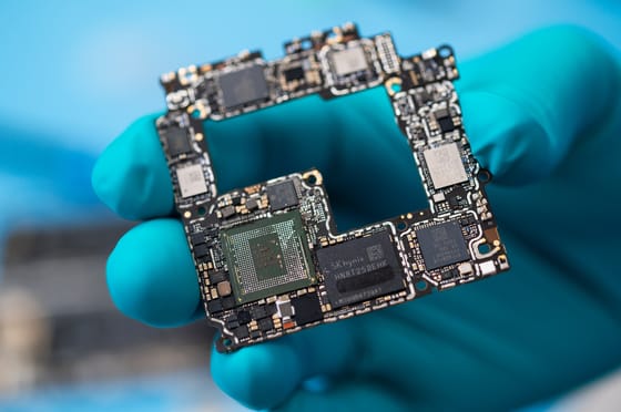 Demand for AI Chips Leads Huawei to Decrease Smartphone Manufacturing Pace