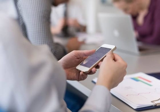 ¿Están los teléfonos inteligentes volviendo más tonta la educación?