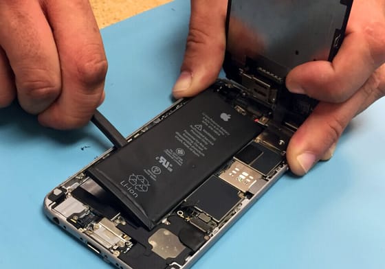 How a New EU Law May Bring Replaceable Batteries to All Smartphones