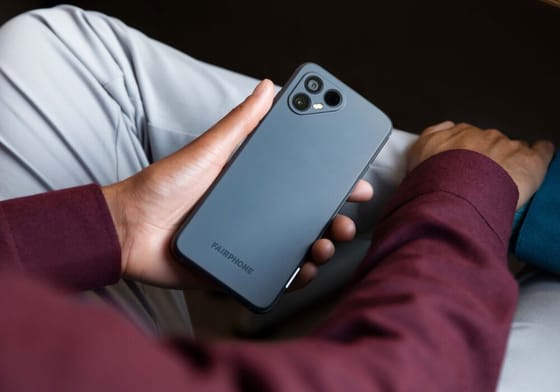 El teléfono Fairphone 5, sostenible y reparado, se mantiene fresco por más tiempo