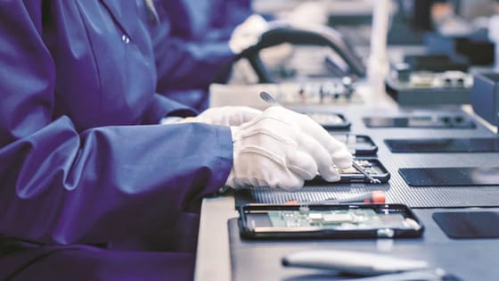 PLI Boost Propels India's Smartphone Exports to a Record $30 Billion in 2025