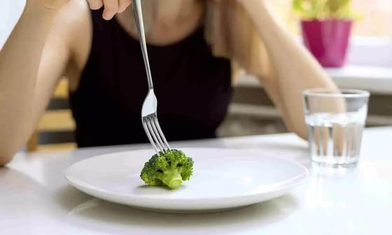 Uso eccessivo dello smartphone legato a sintomi di disturbi alimentari e insoddisfazione corporea tra i giovani: studio