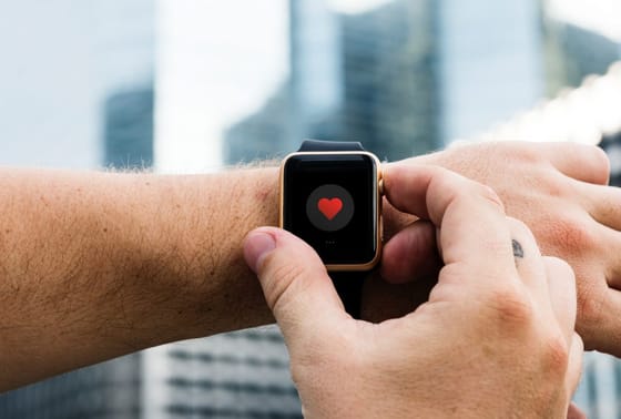 UK-CEO überlebt auf wunderbare Weise Herzinfarkt dank seiner Smartwatch