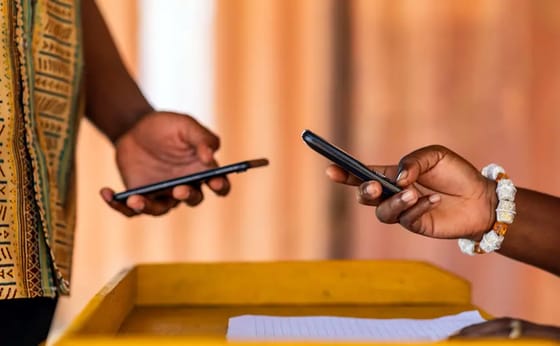 Un smartphone à 40 USD peut-il réduire la fracture numérique dans les pays africains ?