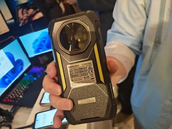 Blackview XPLORE 2 Captó la Atención en el MWC 2026: Un Smartphone Robusto 5G con Proyección Integrada