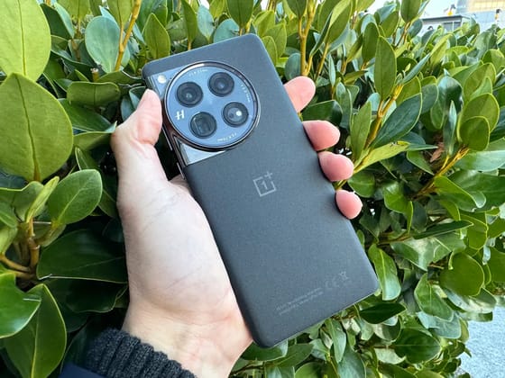 Este teléfono inteligente supera a sus competidores a un precio más bajo