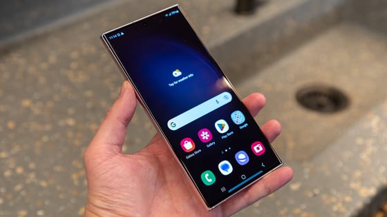 Maior estudo realizado revela o grupo mais propenso à dependência de smartphones - um número surpreendentemente grande de americanos está em risco