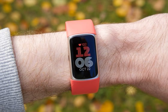 Ahorra hasta un 27 por ciento en selectos relojes inteligentes y pulseras de actividad Fitbit