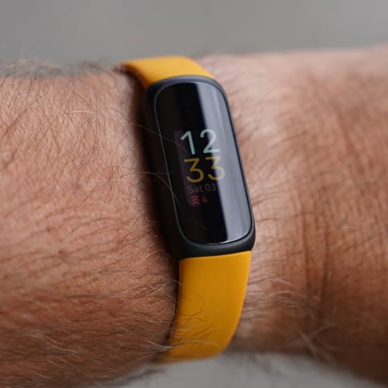Fitbit Riduce Fino al 27 Percento su Alcuni Smartwatch e Tracker Fitness Selezionati