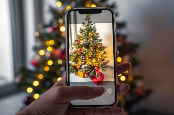 During the holiday season, Smartphone users capture 69 visuals and share a third of them on social networks