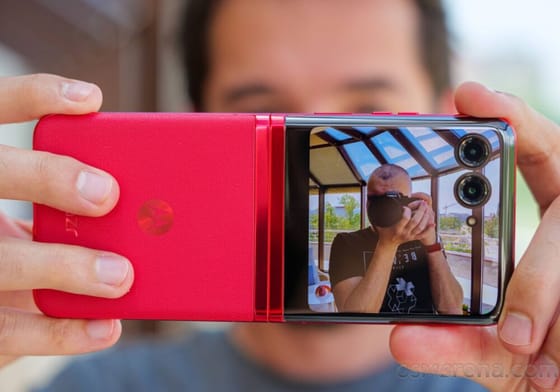 Popolaridade do smartphones dobráveis: Uma revisão do Motorola Razr 40 Ultra