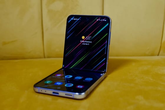 The Pros and Cons of Flip and Fold Smartphones