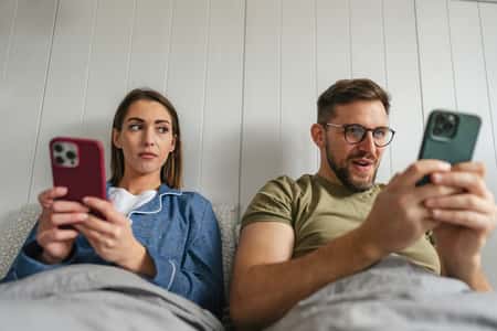 Ein Rückgang der Geburten in den USA durch Smartphone-Nutzung? Diese Forscher behaupten es.