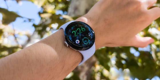 Google se vuelca por completo con el Pixel Watch 4, el reloj inteligente impulsado por Gemini cae a su mínimo histórico