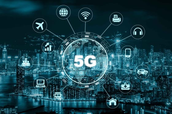 Navegando pelos Desafios Globais dos Smartphones com 5G e a Força da IoT na Era da Conectividade Avançada