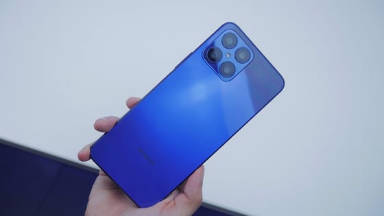 Ehre X8b Ein budgetfreundliches Smartphone mit erweiterten Display- und Kamerafunktionen