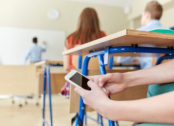 Considere proibir as redes sociais e os smartphones para menores de 16 anos, o deputado diz a Sunak