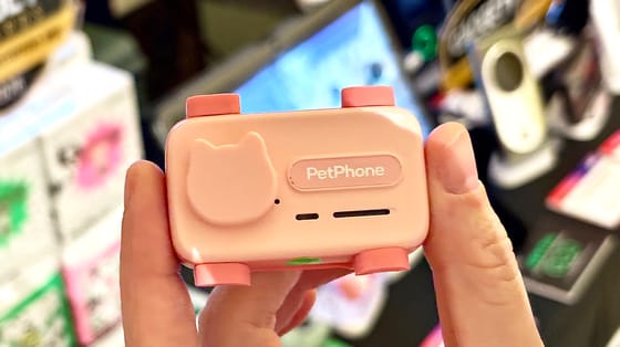 Je viens d'essayer le premier smartphone pour animaux au monde et j'ai hâte d'appeler mon chien pour tester cette technologie révolutionnaire