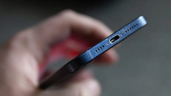 Pourquoi les haut-parleurs des smartphones présentent-ils tant de trous : la raison surprenante pour laquelle tous ne produisent pas de son