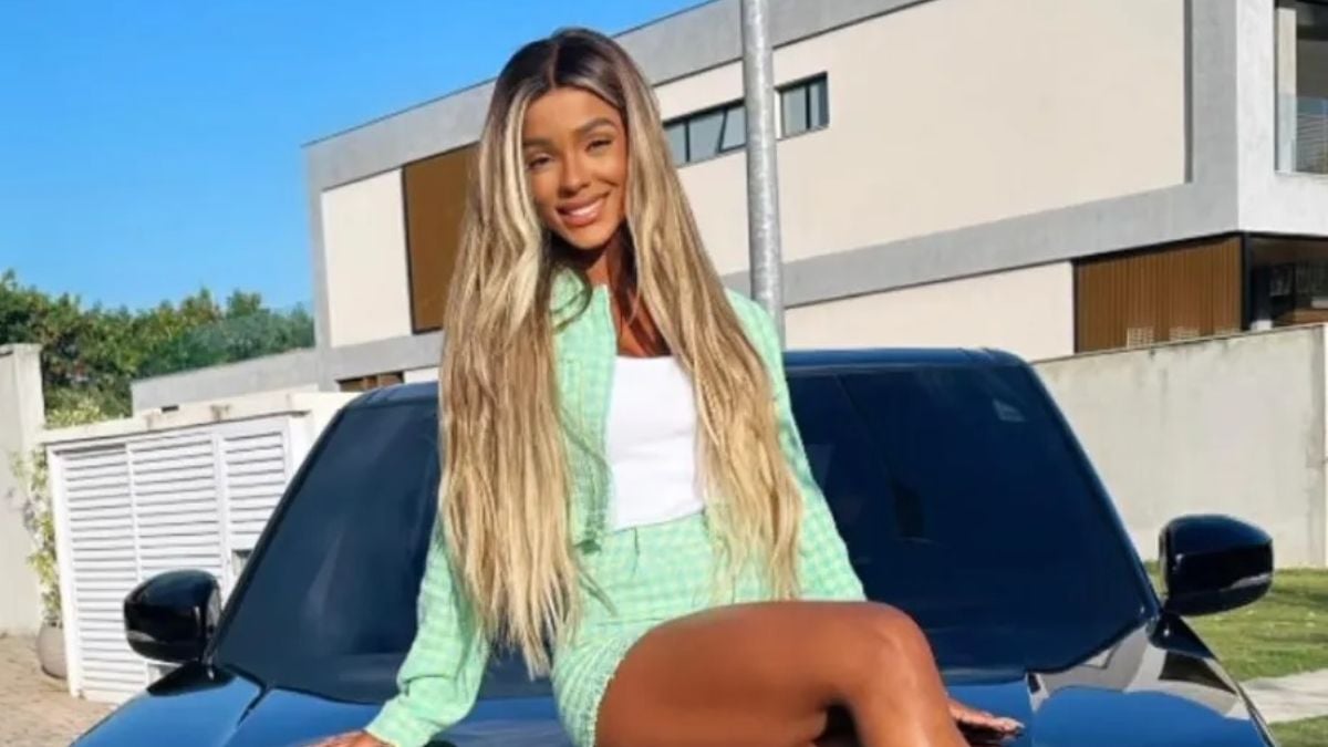 Ludmilla presenteia Brunna Gonçalves com carro de R$ 730 mil
