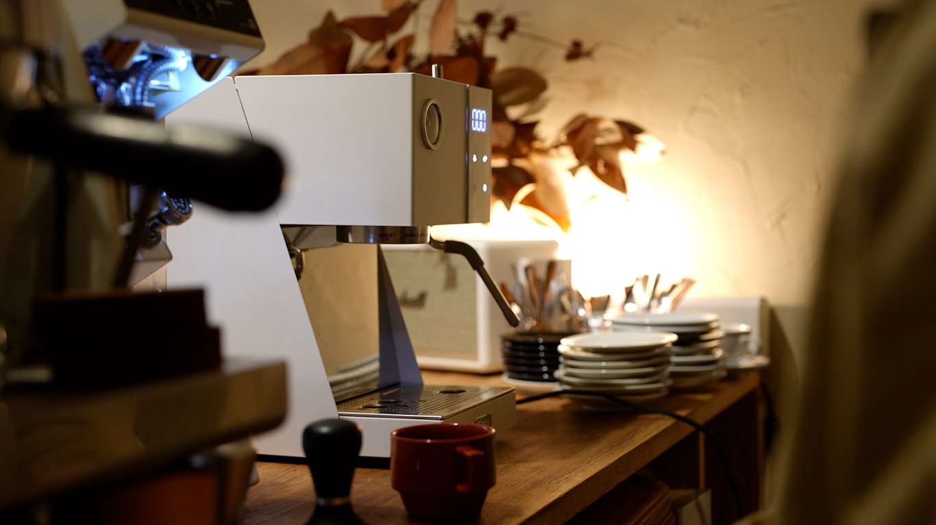 ELEPHANT COFFEE 店内に置かれた Gevi エスプレッソマシン