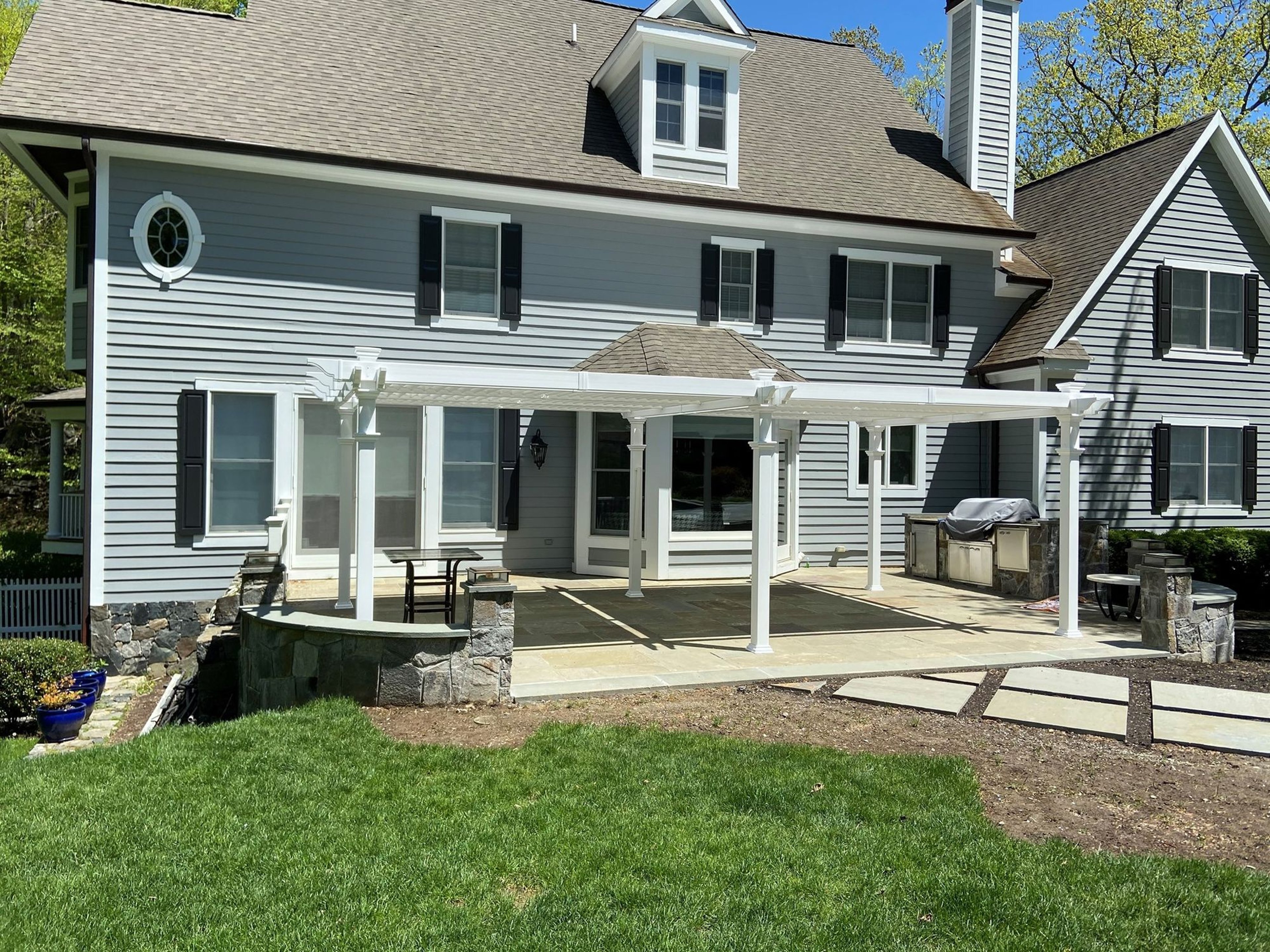Exterior — photo 2