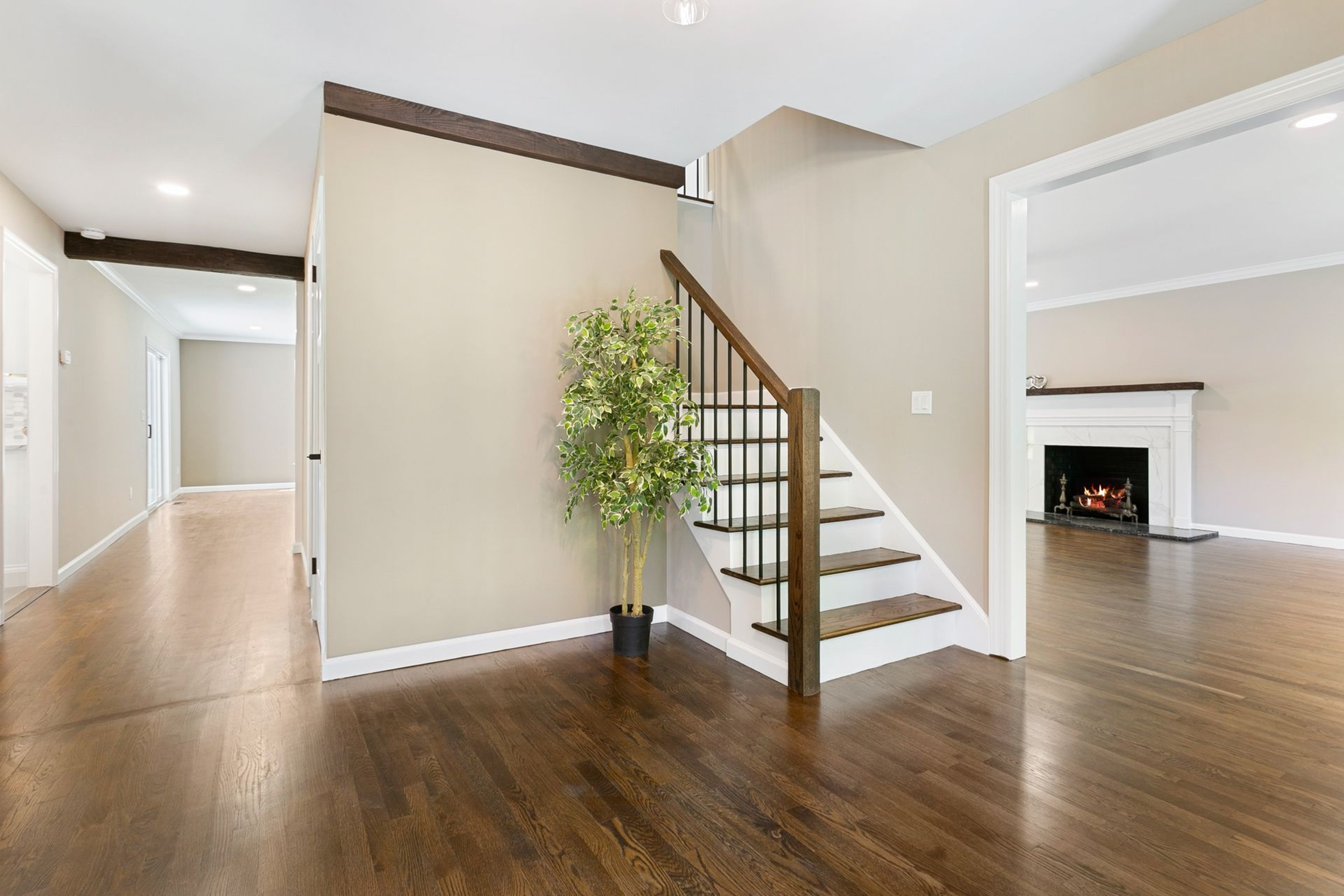 Katonah colonial — entry hall detail