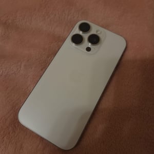 iPhone 16 Pro 128 GB biely, výborný stav 6