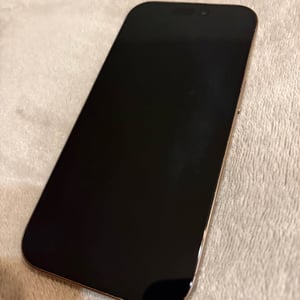 Predám iPhone 16 pro 256gb gold 6