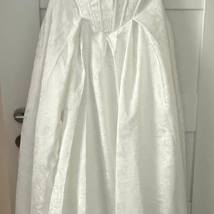Elegantné svadobné šaty s korzetom 1