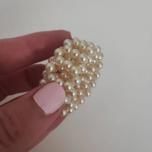 Elegantná perlová gumička do vlasov 2