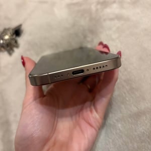 Predám iPhone 16 pro 256gb gold 2
