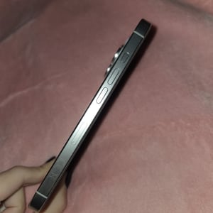 iPhone 16 Pro 128 GB biely, výborný stav 3