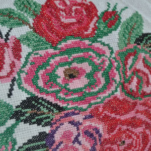 Vyšívaný obrázok Kytica ruží 30x20 cm Hand made 2