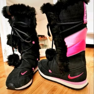 Štýlové semišové čižmičky Nike, veľkosť 37,5 1