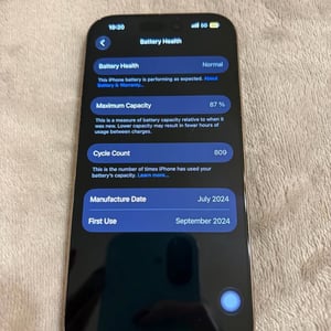 Predám iPhone 16 pro 256gb gold 5