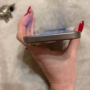 Predám iPhone 16 pro 256gb gold 8