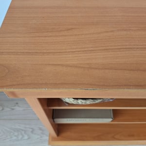 Hnedá komoda pod TV vo vidieckom štýle 6
