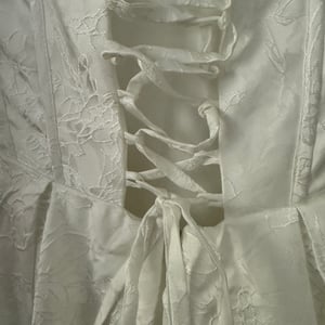 Elegantné svadobné šaty s korzetom 2