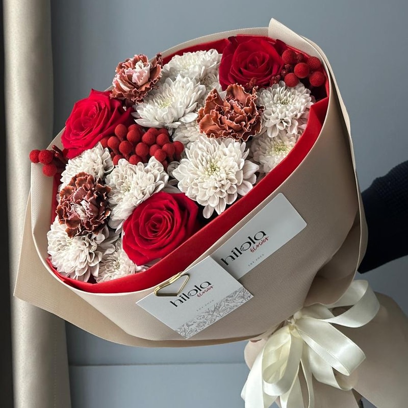 Kırmızı Güller, Karanfil ve Krizantem – Royal Contrast