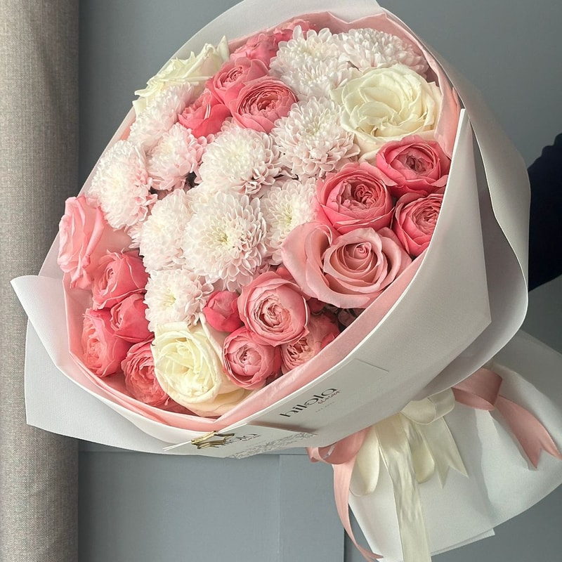 Pembe & Beyaz Saray Gülleri, Altaj Krizantemler – Pure Elegance