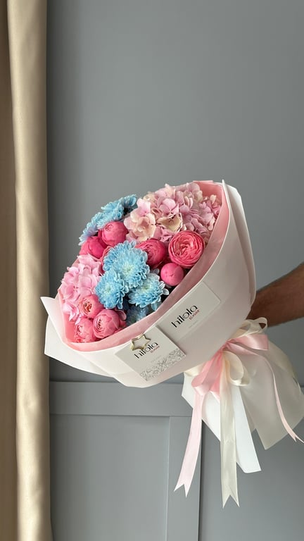 Ortanca, Krizantem ve Saray Gülü – Pastel Nefes