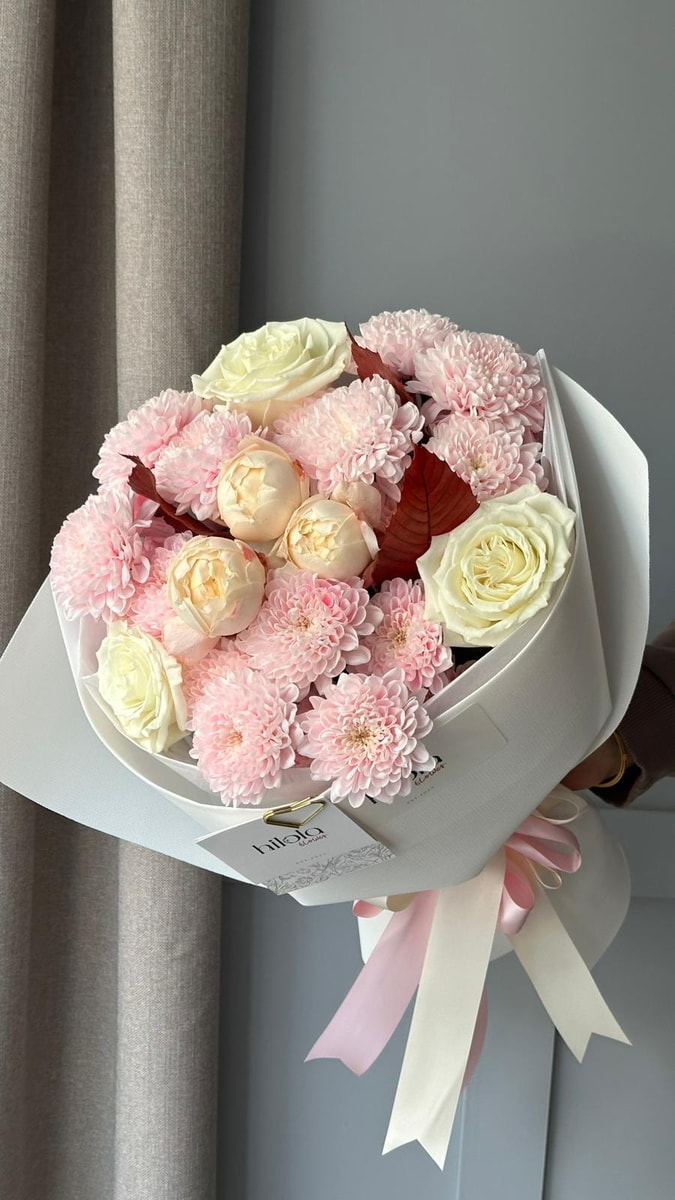 Pembe Altaj Krizantem ve Saray Gülleri Buketi