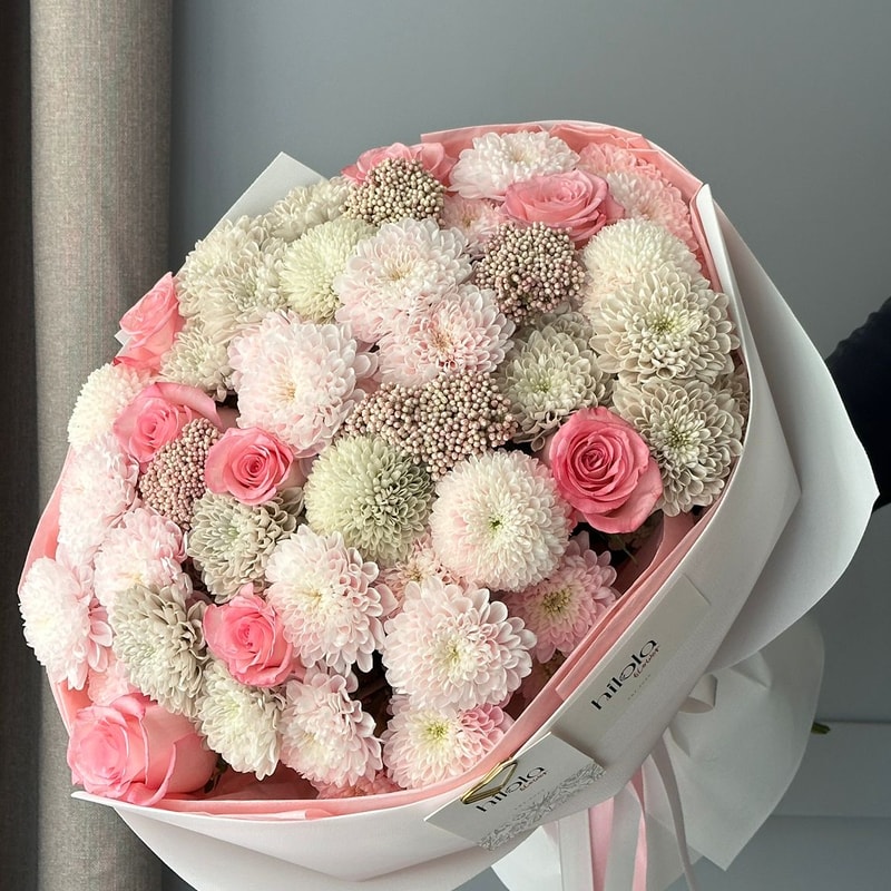 Altaj Krizantemler ve Pembe Güller – Whisper Bloom