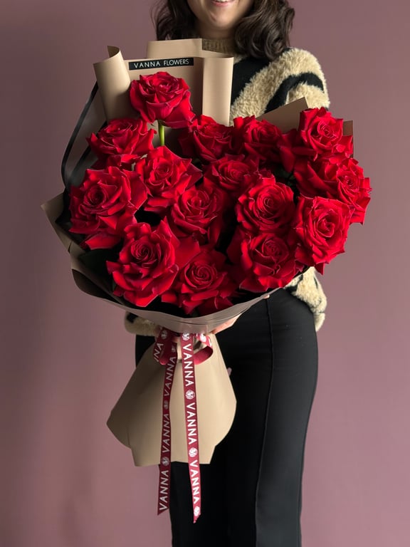 Kırmızı Ekvator gülü 15