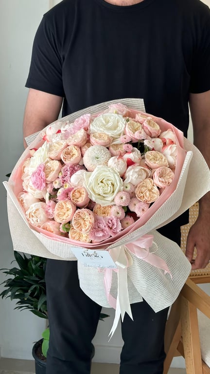 Royal Blush Bahçe Gülleri & Beyaz Güller Buketi