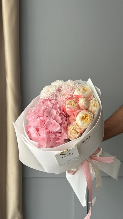 Ortanca, Krizantem ve Garden Gül – Romantik Tını